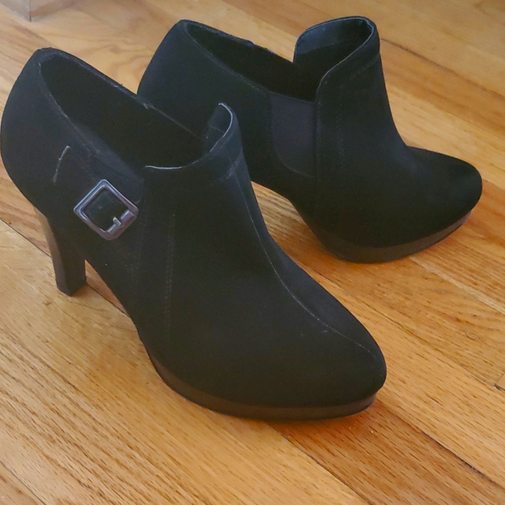 8w black suede booties